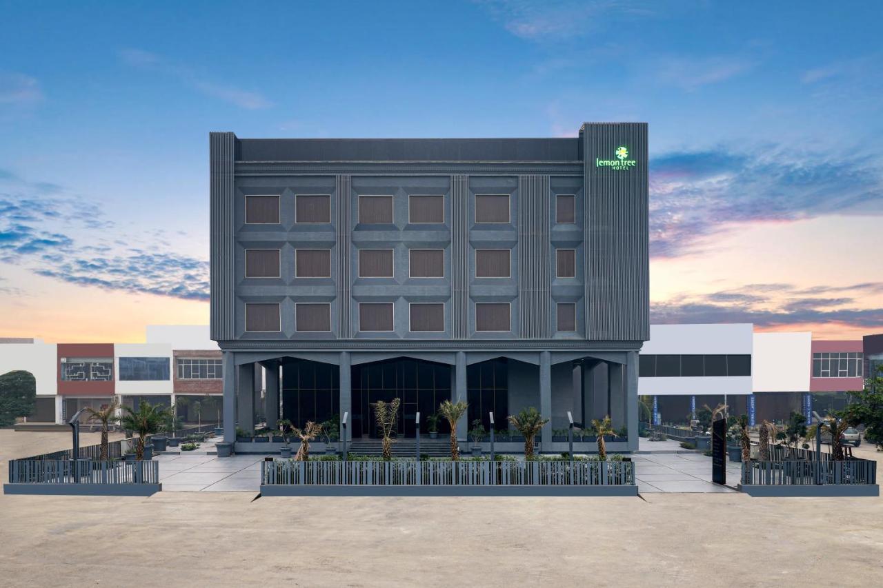 Lemon Tree Hotel, Hisār Buitenkant foto